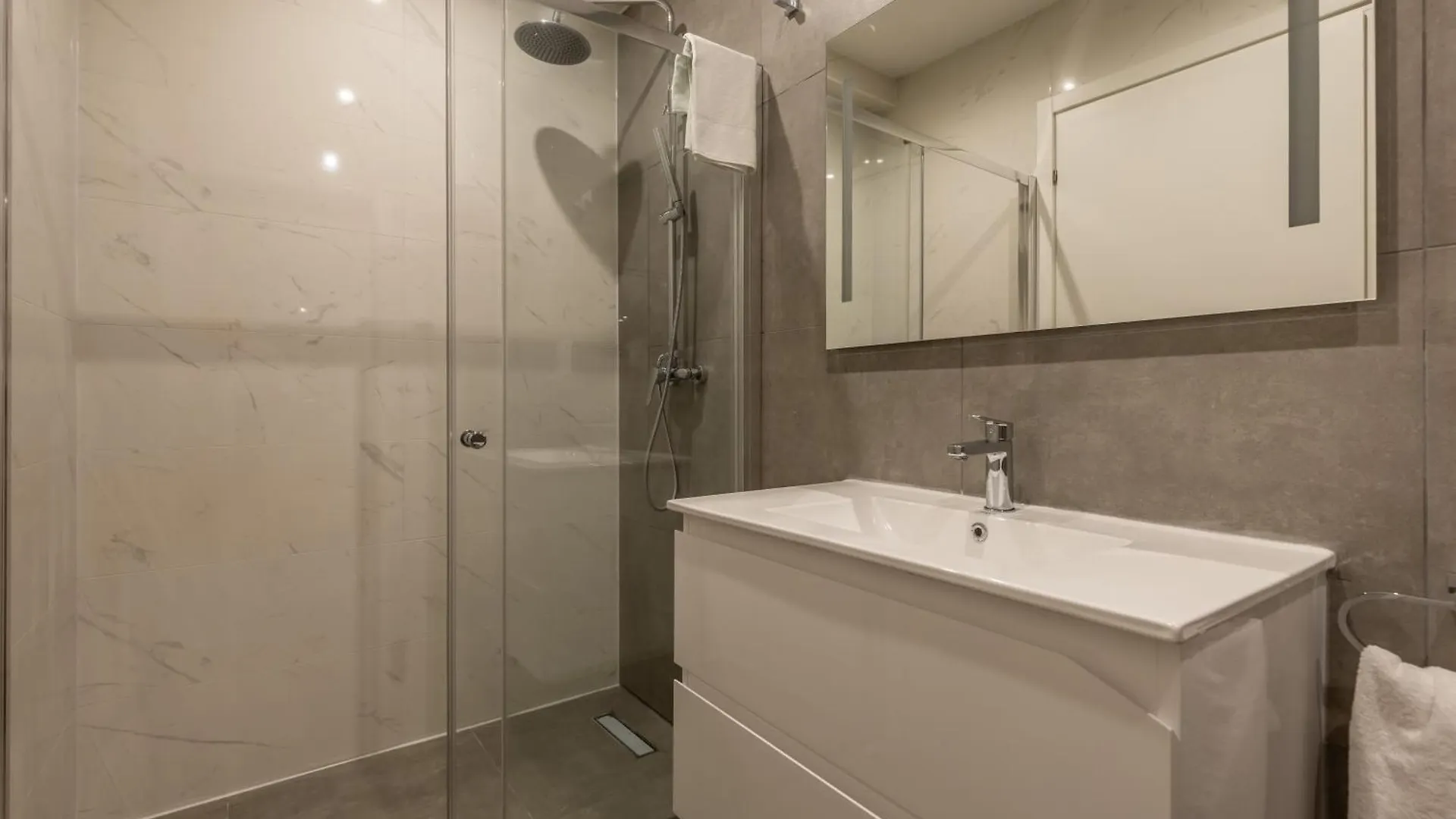 Heated Pool Luxury In Pembroke St Julians Apartment