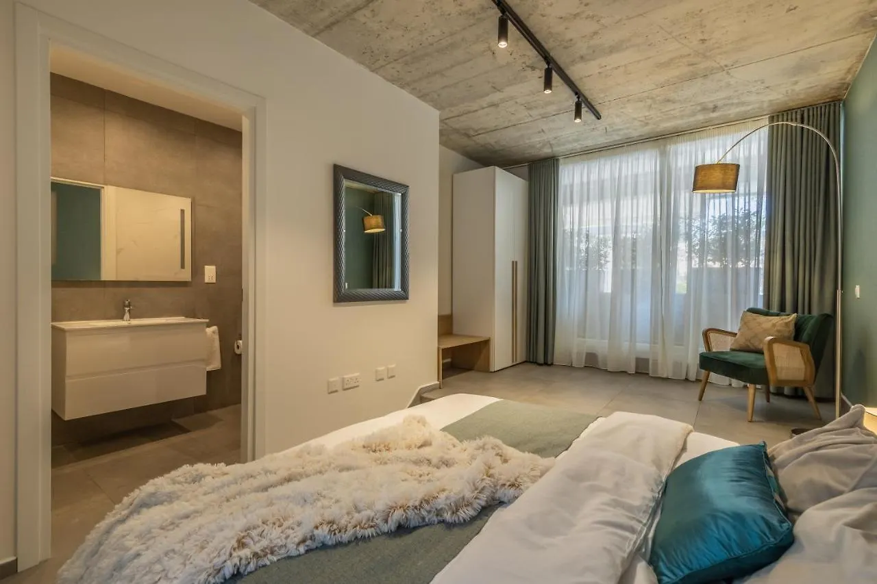 Heated Pool Luxury In Pembroke St Julians Apartment