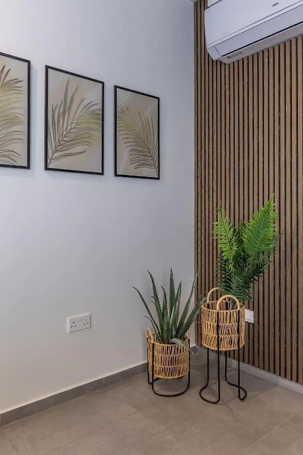 Heated Pool Luxury In Pembroke St Julians Apartment